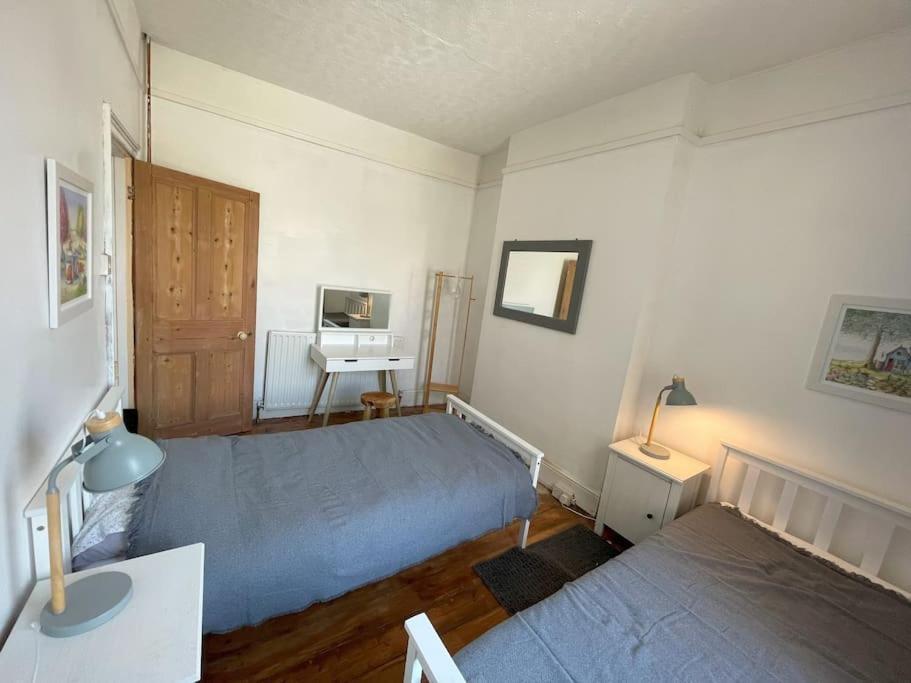 Stylish 5-Bedroom House Near Tunnels Beach 일프러컴 외부 사진