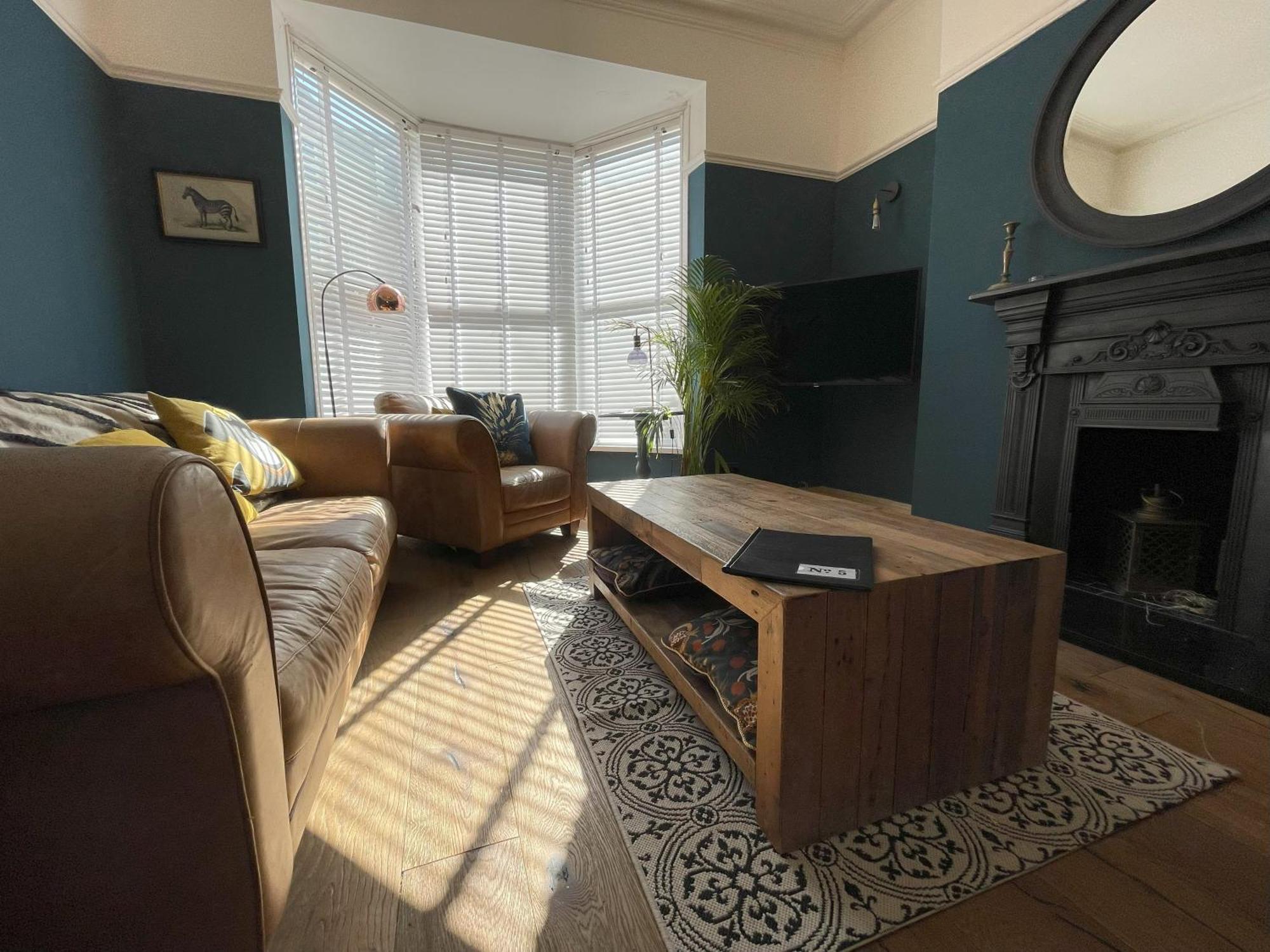 Stylish 5-Bedroom House Near Tunnels Beach 일프러컴 외부 사진