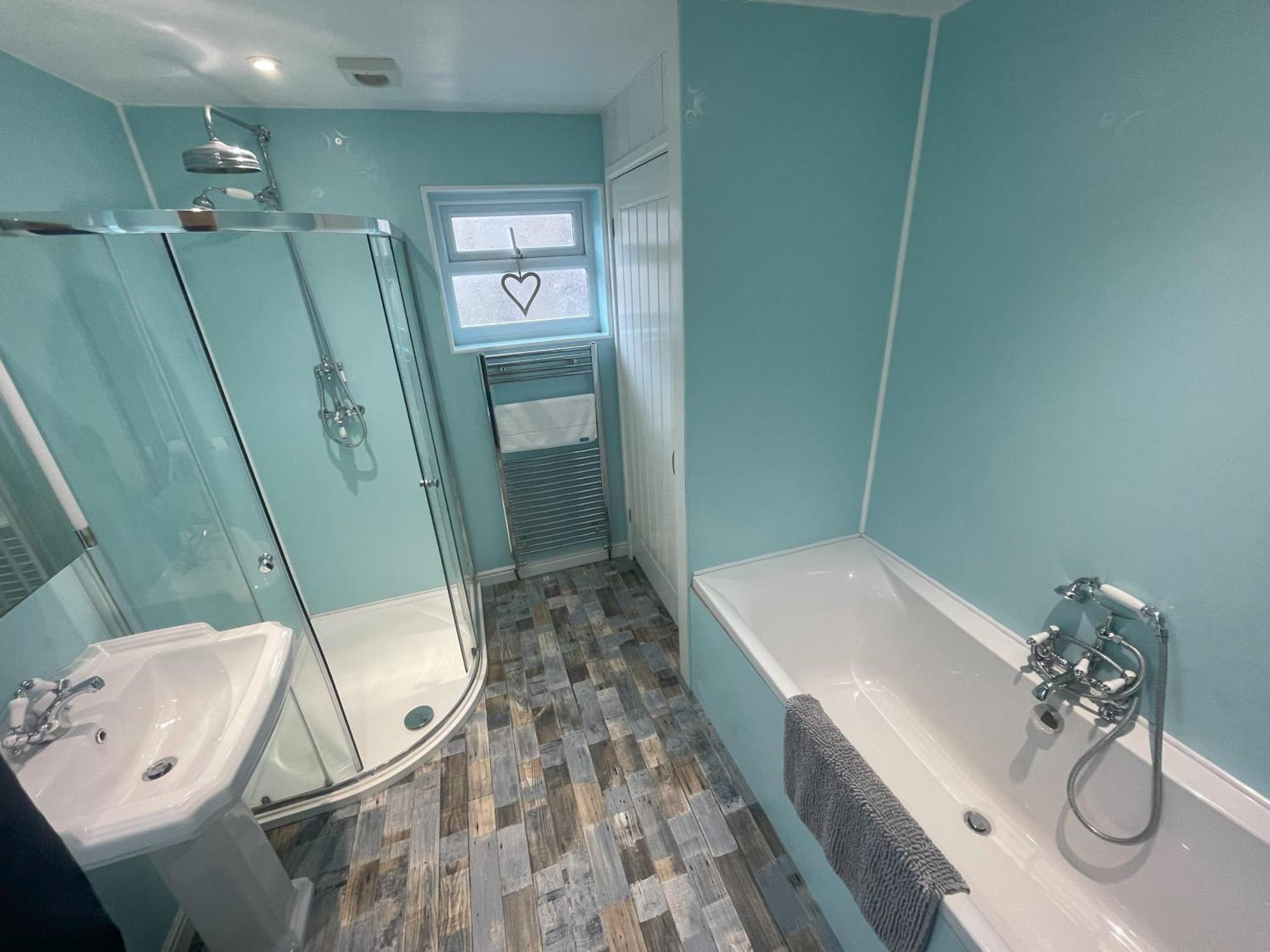 Stylish 5-Bedroom House Near Tunnels Beach 일프러컴 외부 사진